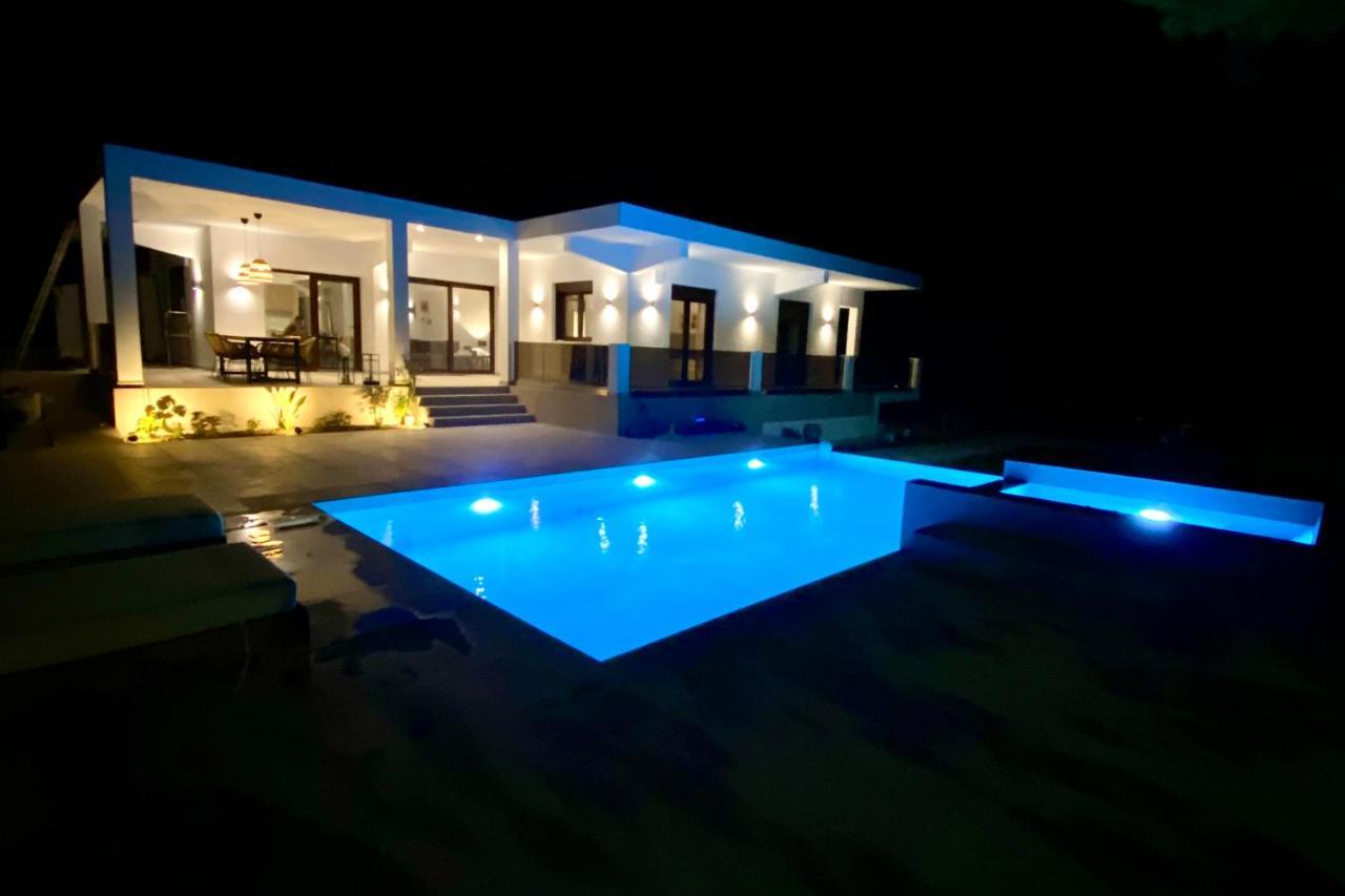 Luxury Anemone With Private Pool