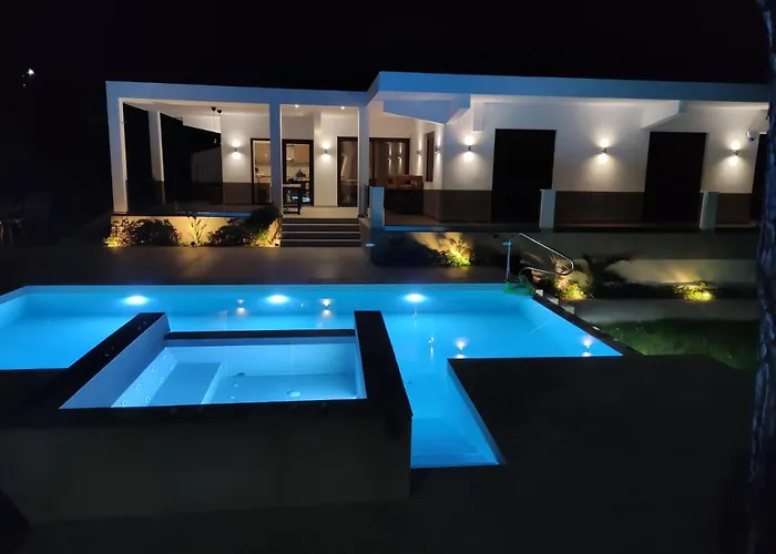 Luxury Villa Anemone With Private Pool